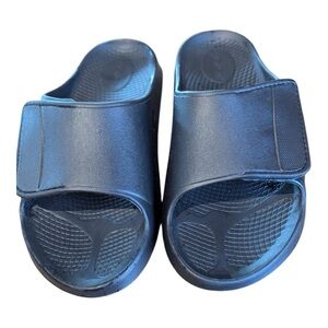 OOFOS Sandals